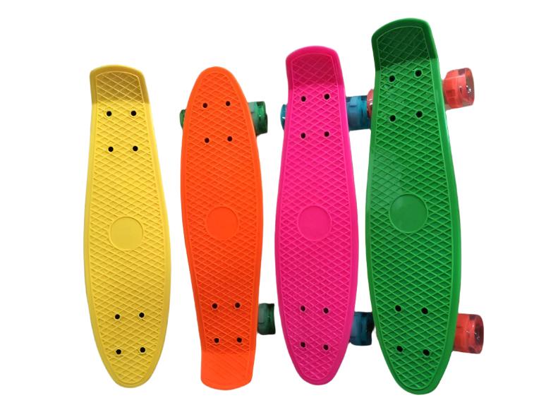 Fashion Wheel Four-wheel Skateboard